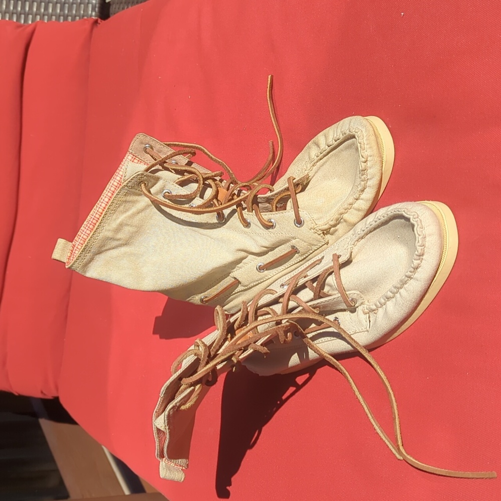 Sperry Top-sider Women's Canvas High Top Moccasin size 9